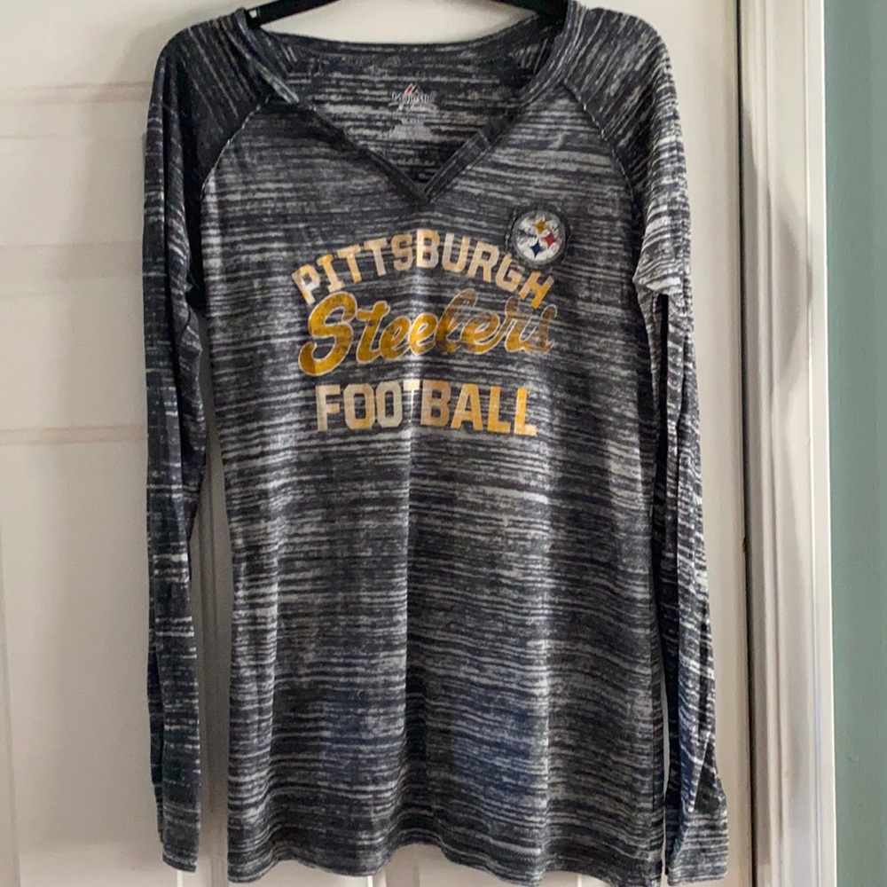 Women’s long sleeve v-neck top